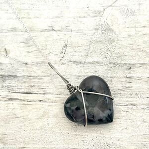 Silver tone Gabbro heart pendant necklace